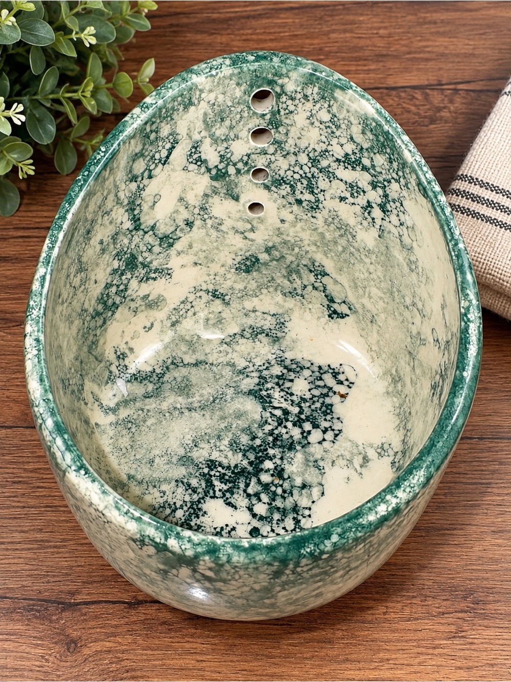Amazon Green and Cream Marbleized Ceramic Wall Planter